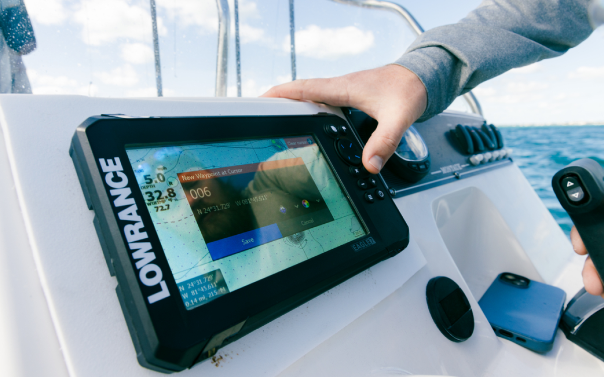 gps fish finders canada Humminbird XPLORE 9 Finder, MEGA Side Imaging+ & HD Touchscreen (Control Head Only), Fish & Depth MAP charts and easy bow Fishfinder Humminbird Helix Chirp Si