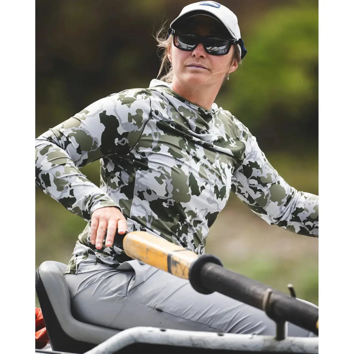 Simms Women's SolarFlex Hoody - Regiment Camo Cinder Simms Fishing