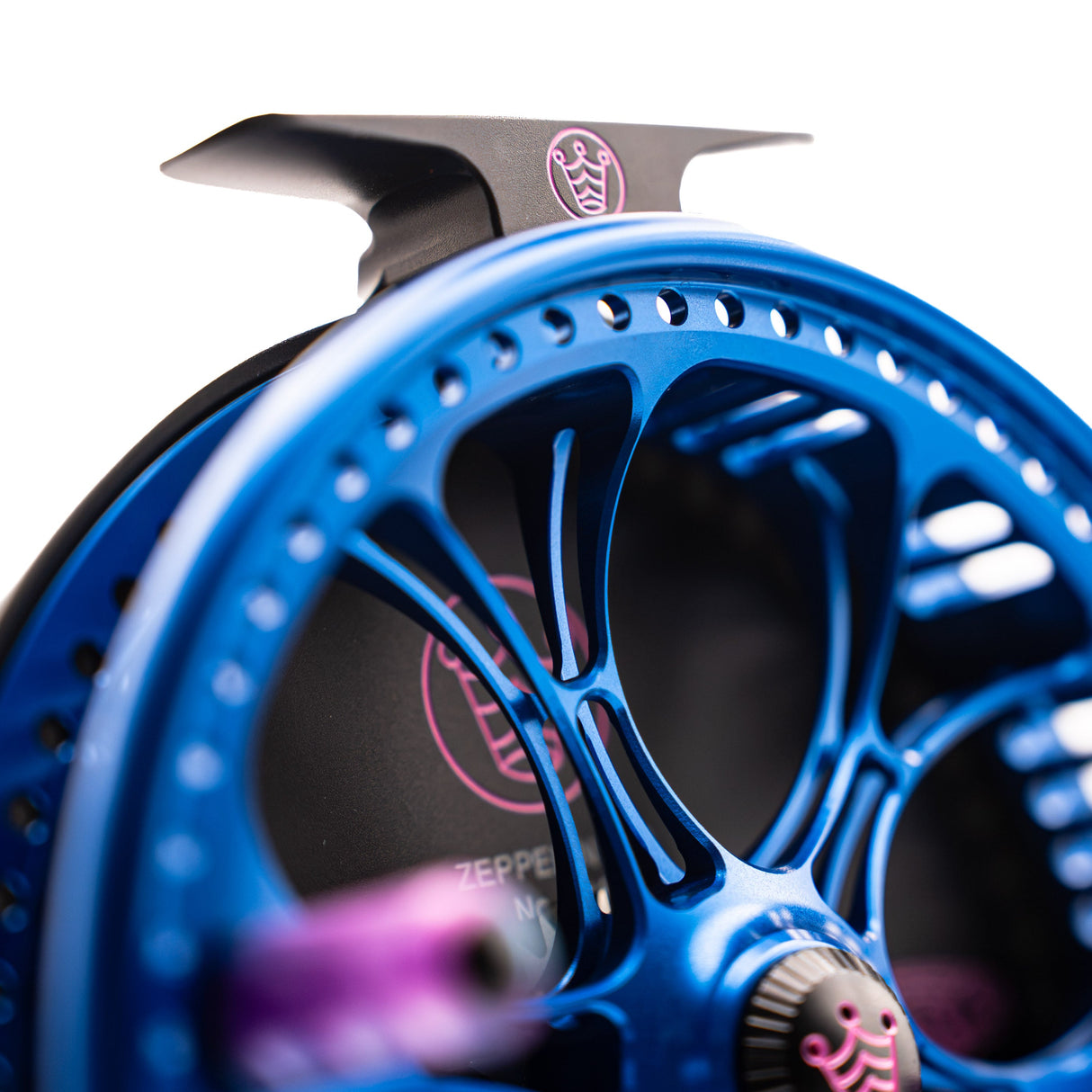 1 OF 1 - Kingpin Zeppelin 500 Bear Face Centerpin Reel - Blue & Pink "Cotton Candy"