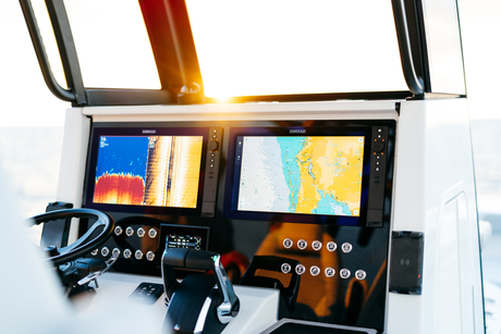 NSS16 evo3S with C-MAP US Enhanced Charts